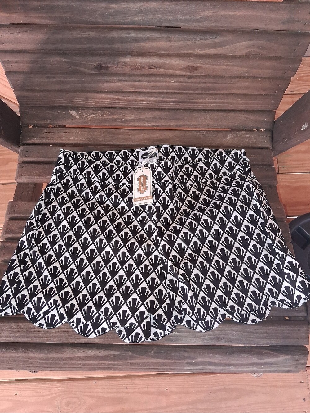 NWT Mud Pie Black and White Geometric Scalloped-Hem Skirt Small